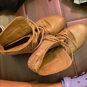 Tan Combact boots